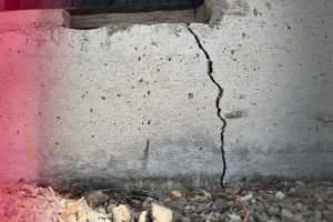 cracks in foundation wall